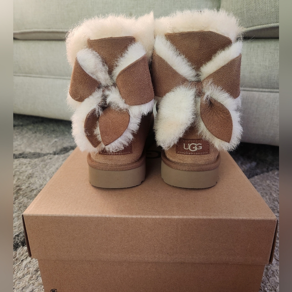 NEW UGG® Australia Classic Heritage Bow Boots - Suede - Picture 7 of 14